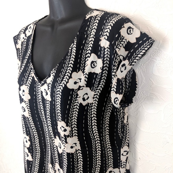 EXPRESS Womens Stretch Floral Short Sleeve Top - Picture 2 of 6